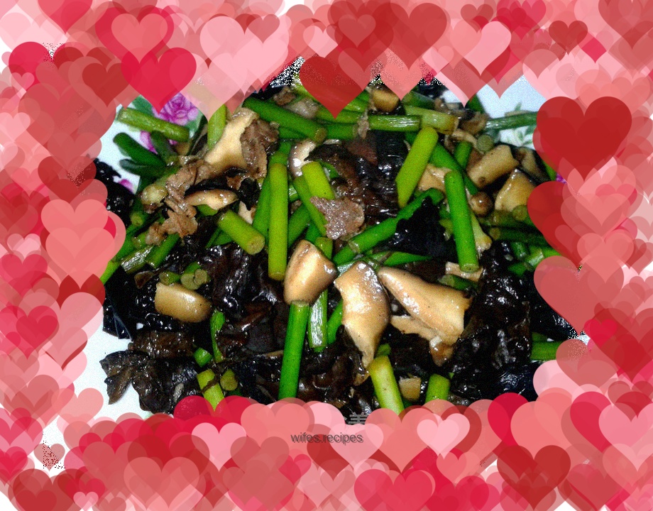 Stir-fried garlic sprouts with mushrooms and fungus
