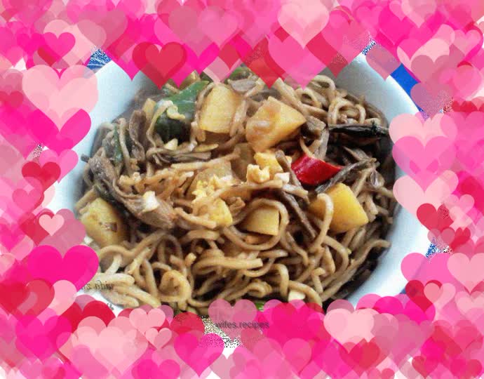 Braised noodles with dried beans and potatoes