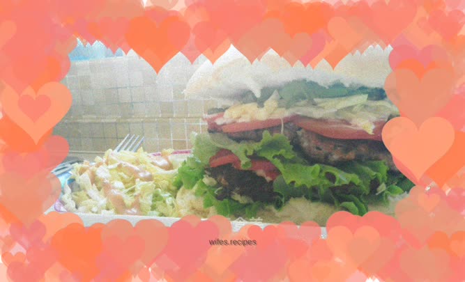 Giant double black pepper pork burger(๑•̀ㅂ•́)و✧