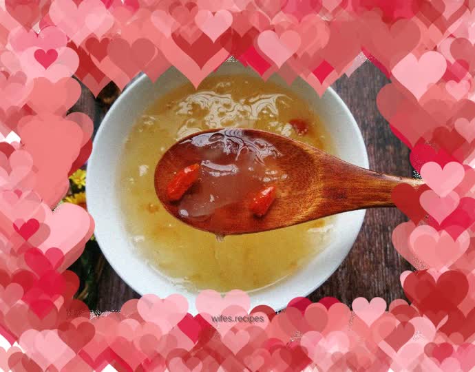 Peach gum, saponin, rice and white fungus soup