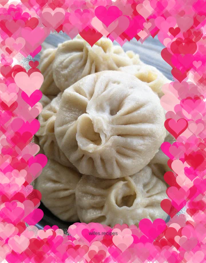 Steamed stuffed buns with pumpkin filling