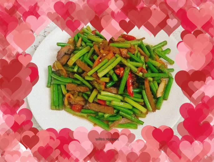 Stir-fried beef with garlic