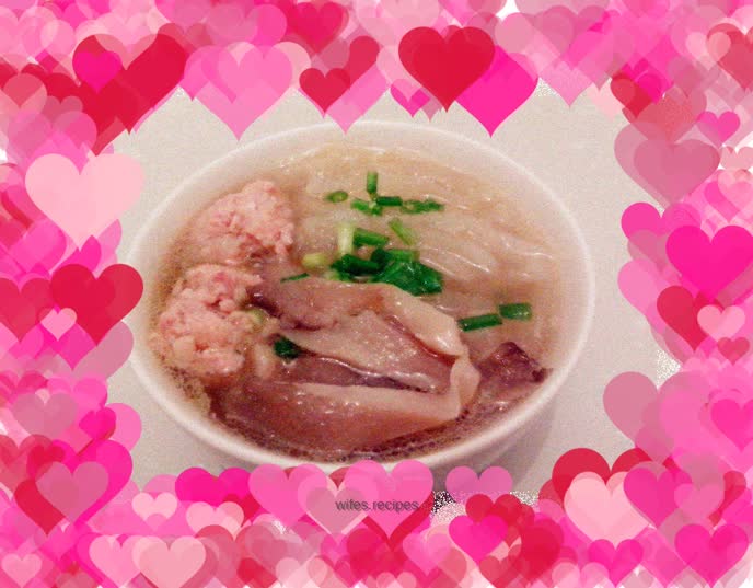 White radish shredded mushroom meatball soup