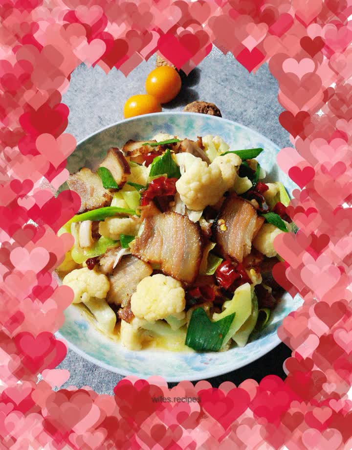 Stir-fried bacon with cauliflower