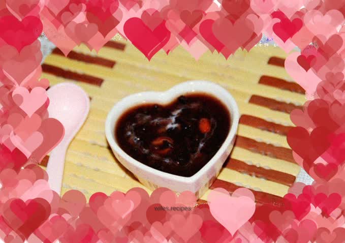 Autumn health porridge---lotus seeds and black rice dew