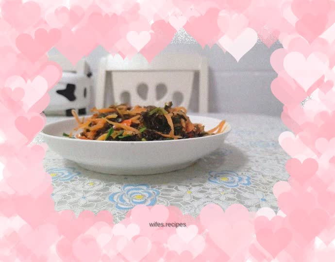 Stir-fried ground fungus with carrots
