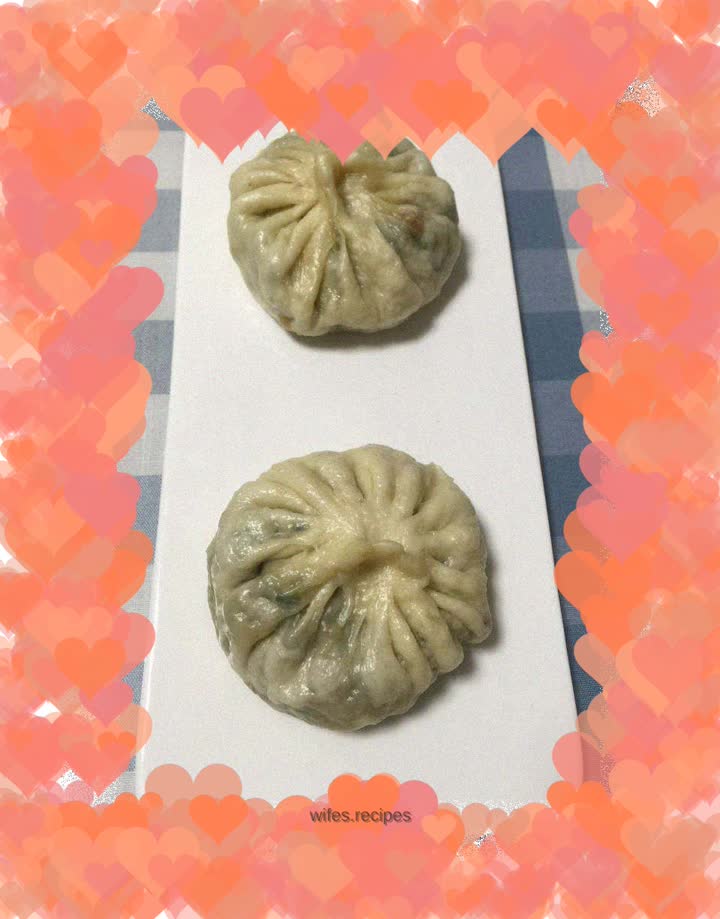 Pork buns with cabbage sauce