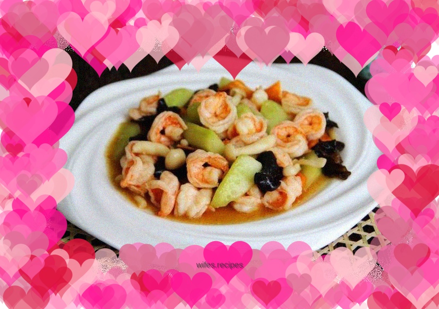Stir-fried shrimps with fungus and cucumber