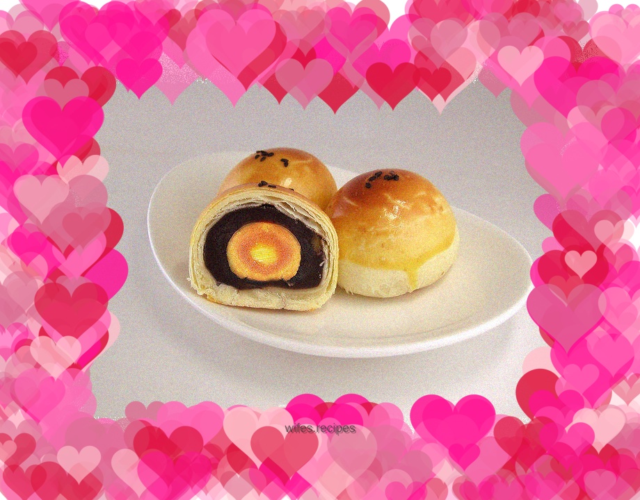 Irresistibly delicious crispy egg yolk cake