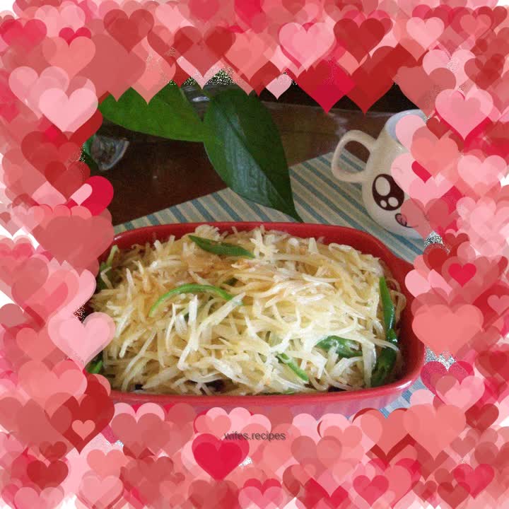 Stir-fried shredded potatoes with hot pepper