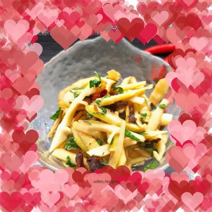 Stir-fried spring bamboo shoots with chicken, fir fungus and shepherd's purse