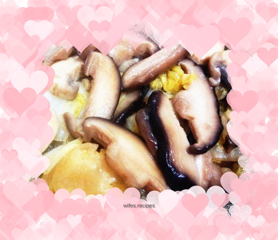 Stir-fried cabbage with mushrooms and chicken sauce