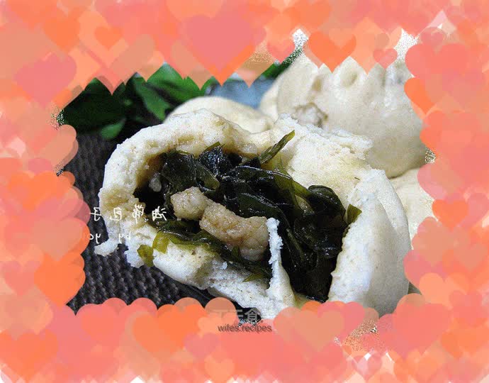Seaweed and diced pork buns