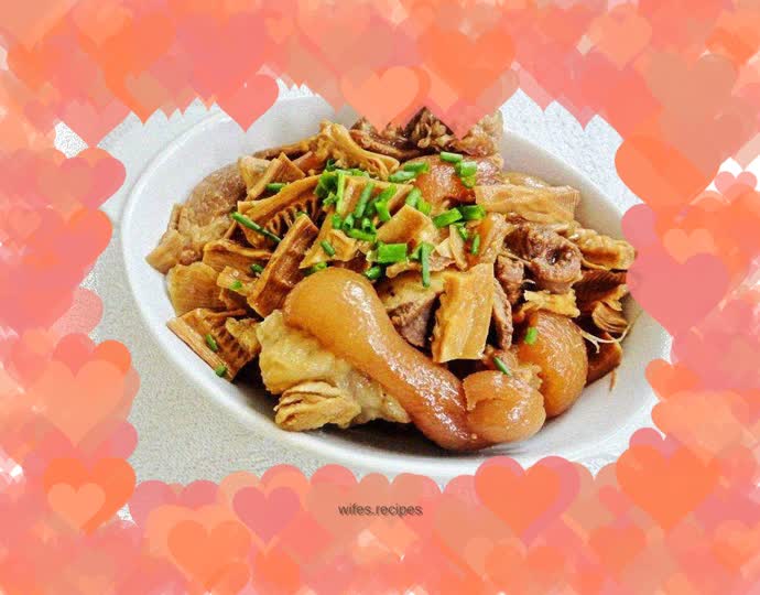 Braised pork trotters and dried bamboo shoots