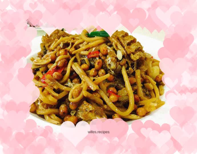 Braised river fish with pickled bamboo shoots and soybeans