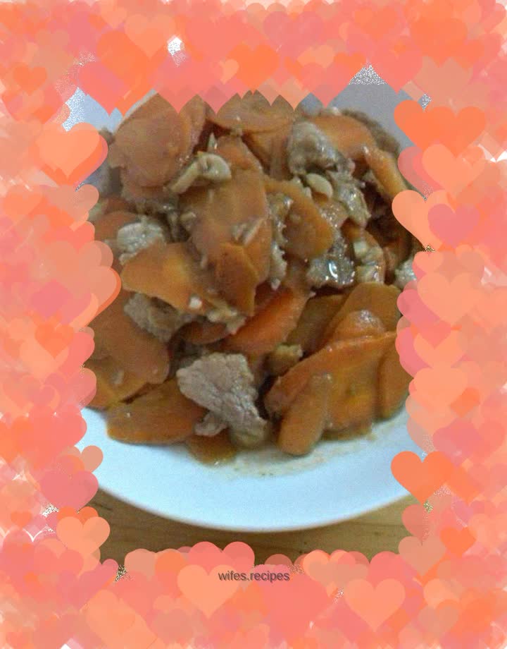 Stir-fried pork slices with carrots