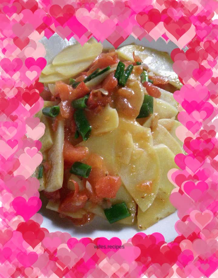 Tomato and spicy potato slices