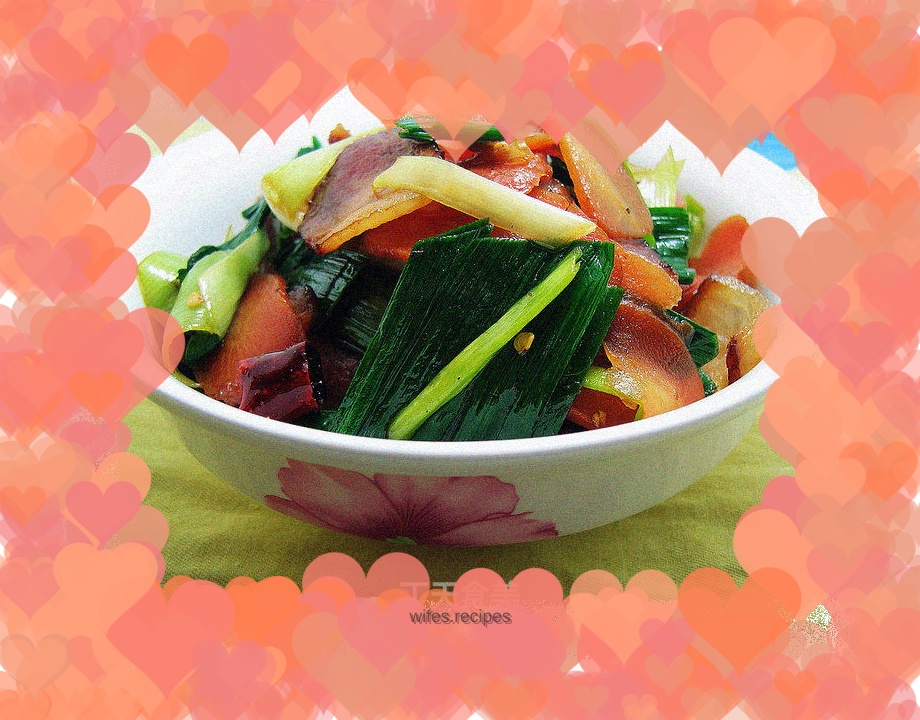 Stir-fried bacon with carrots and garlic sprouts