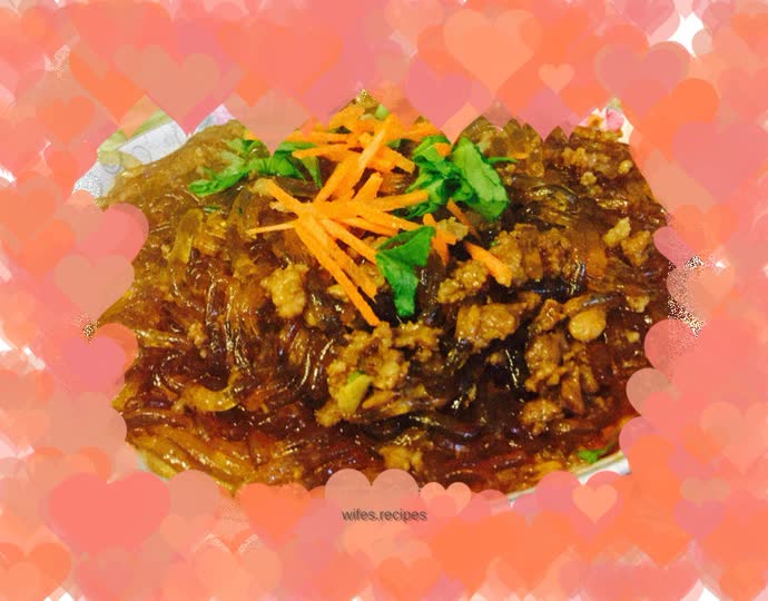 Fried rice noodles with minced meat