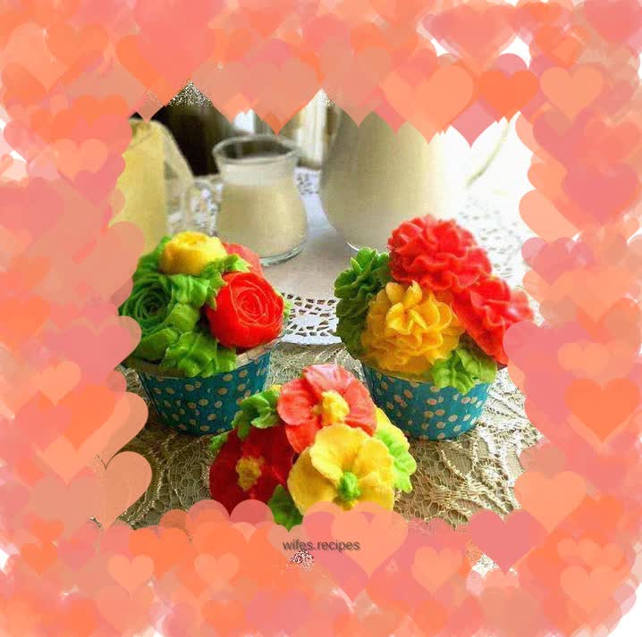 Flower Cupcakes (Italian Cream Frosting)