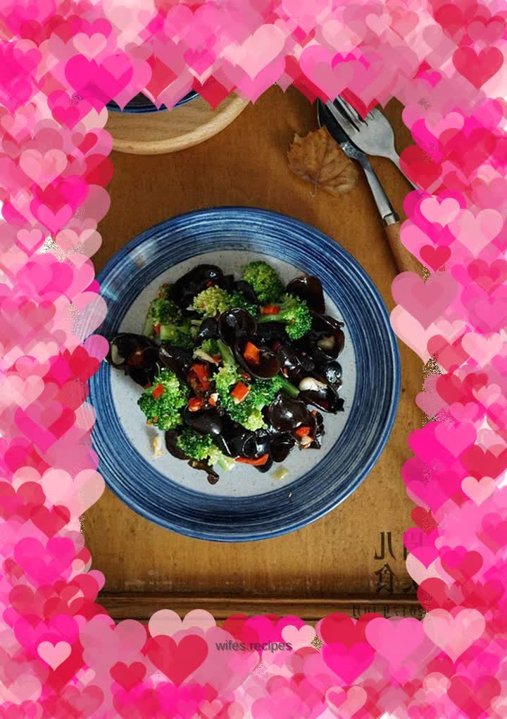 Broccoli with chopped pepper and fungus