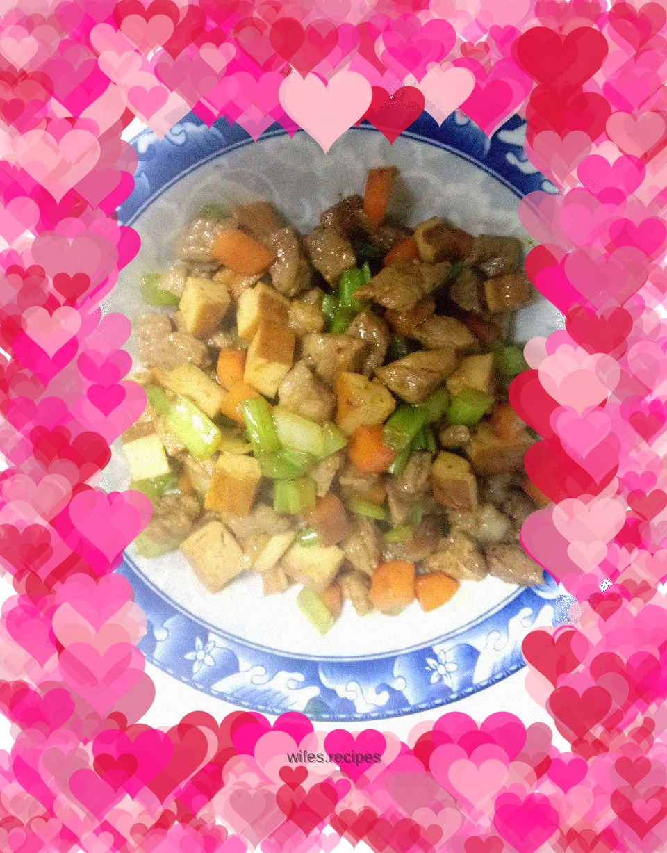 Stir-fried diced pork with dried tofu and celery