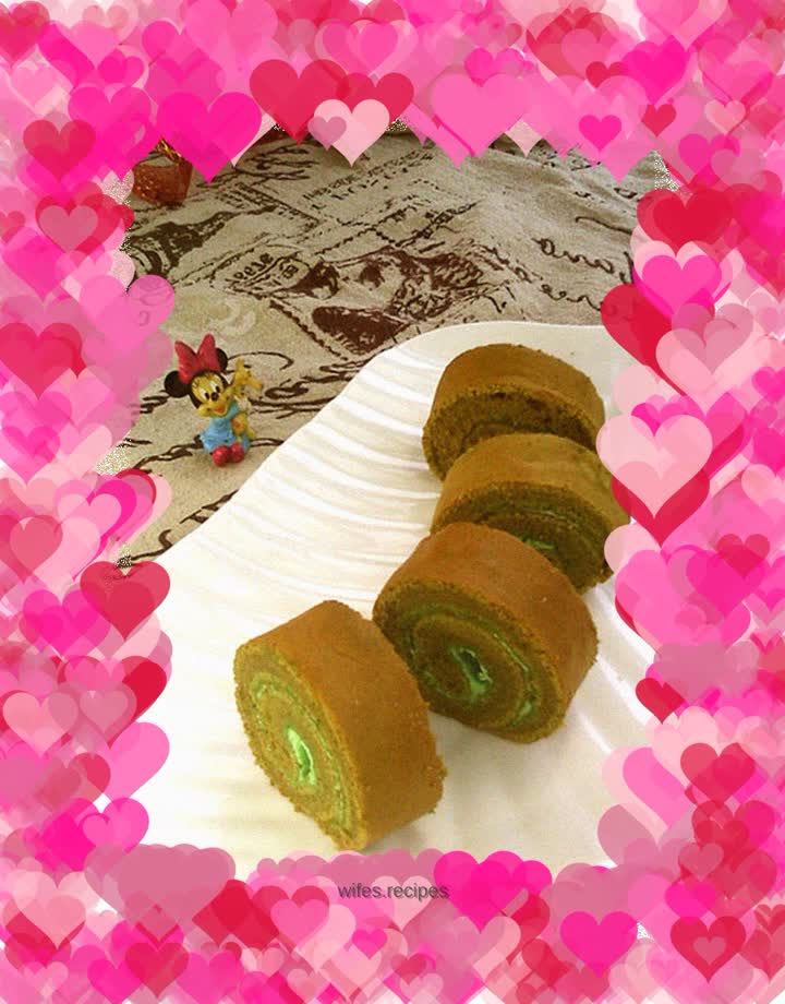 Cream matcha chiffon roll