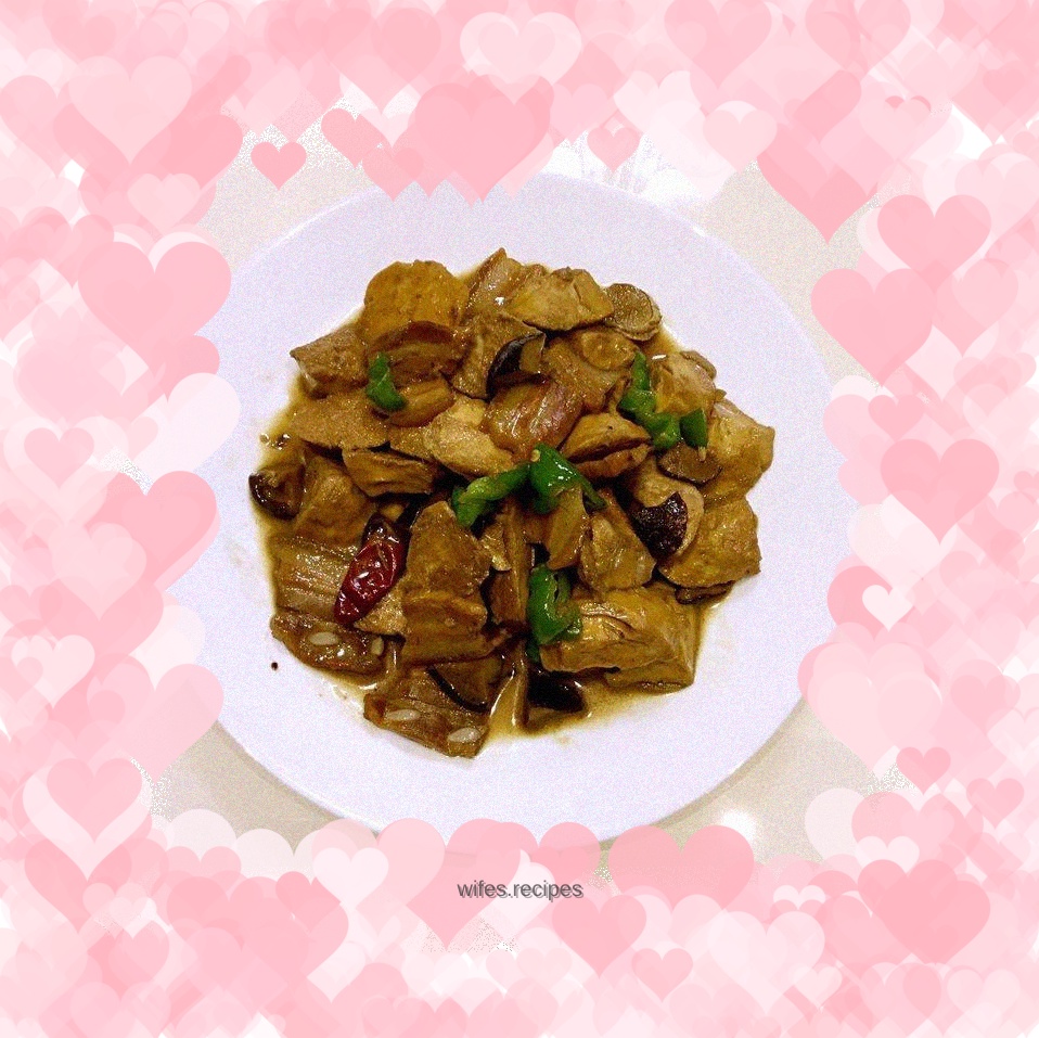 Braised vegetarian chicken with bacon