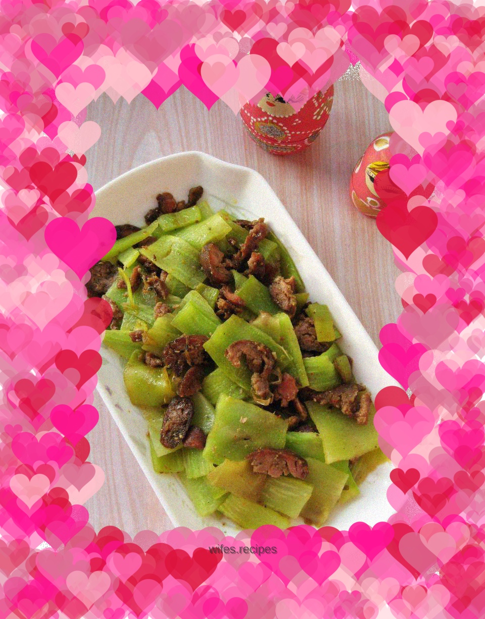 Stir-fried Sausage and Lettuce