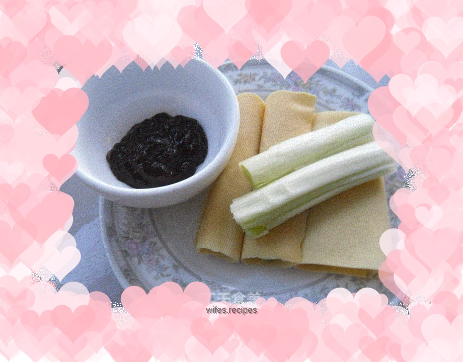 Dry tofu rolled with green onions