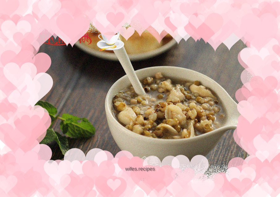 Mung bean, barley and lily soup