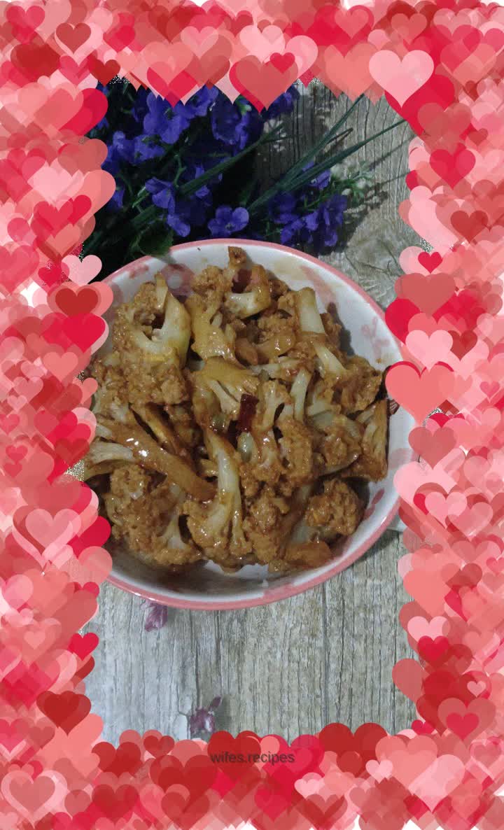 Stir-fried cauliflower with salted egg yolk