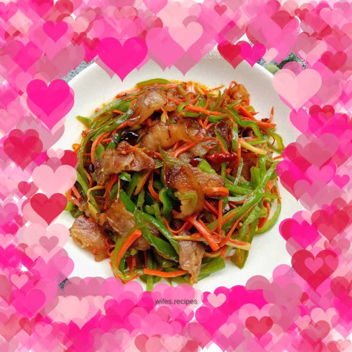 Stir-fried bacon with green pepper