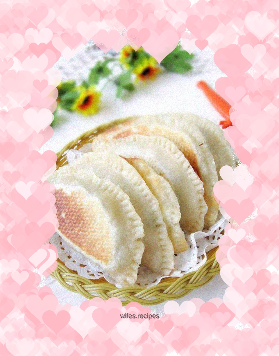 Hot Noodles with Mushrooms and Egg Box