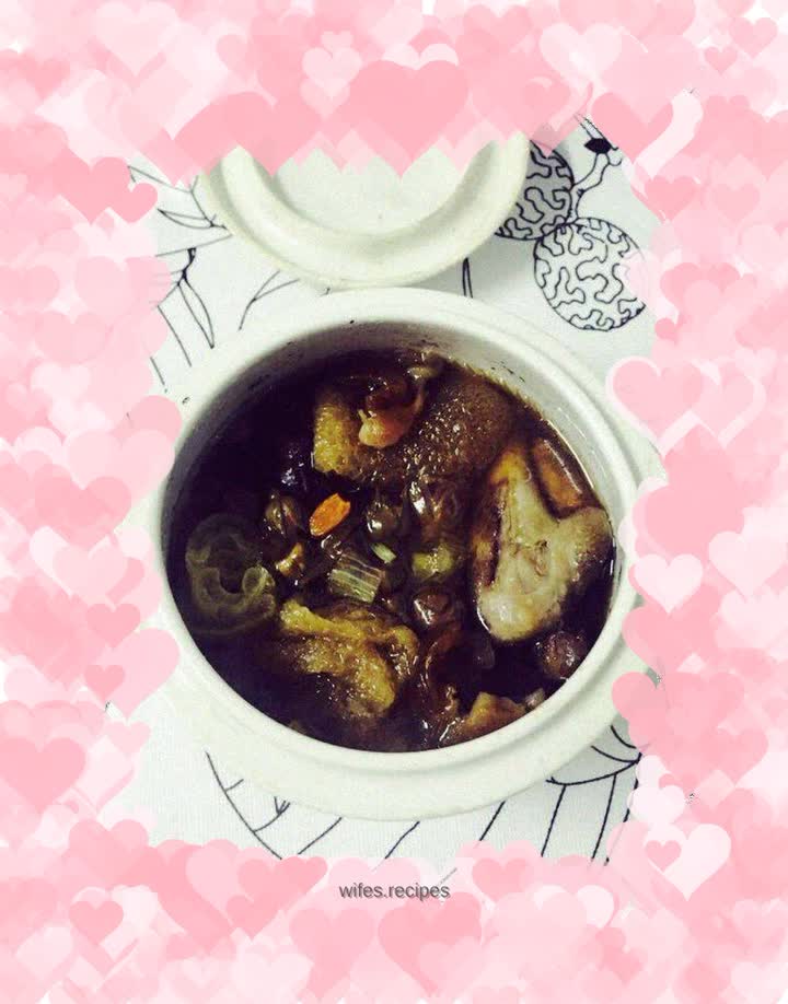 Rose bamboo fungus and pigeon soup