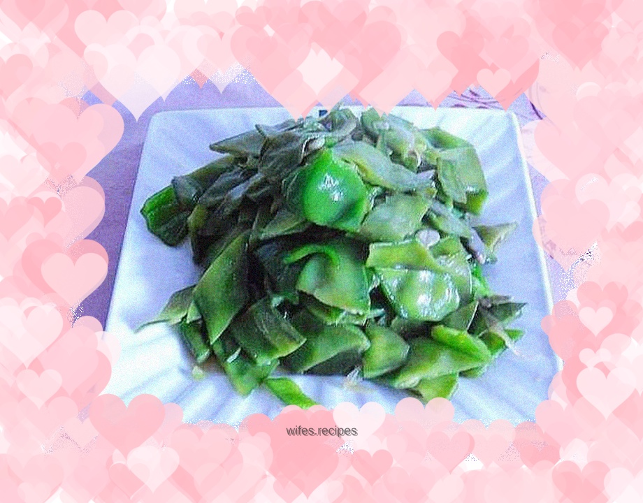 Stir-fried double beans with green pepper