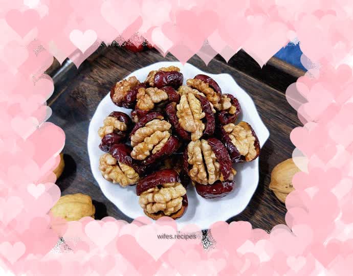 Red dates and walnuts