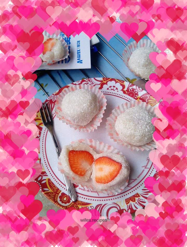 Strawberry glutinous rice dumplings