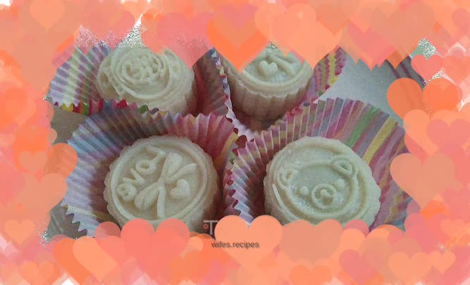 Assorted flavored snowskin mooncakes