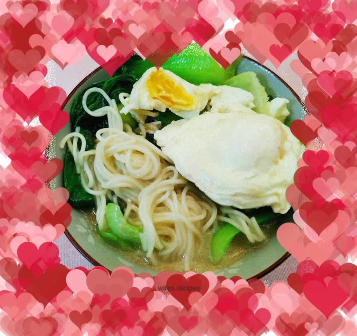 Hot Noodle Soup with Egg and Green Vegetables