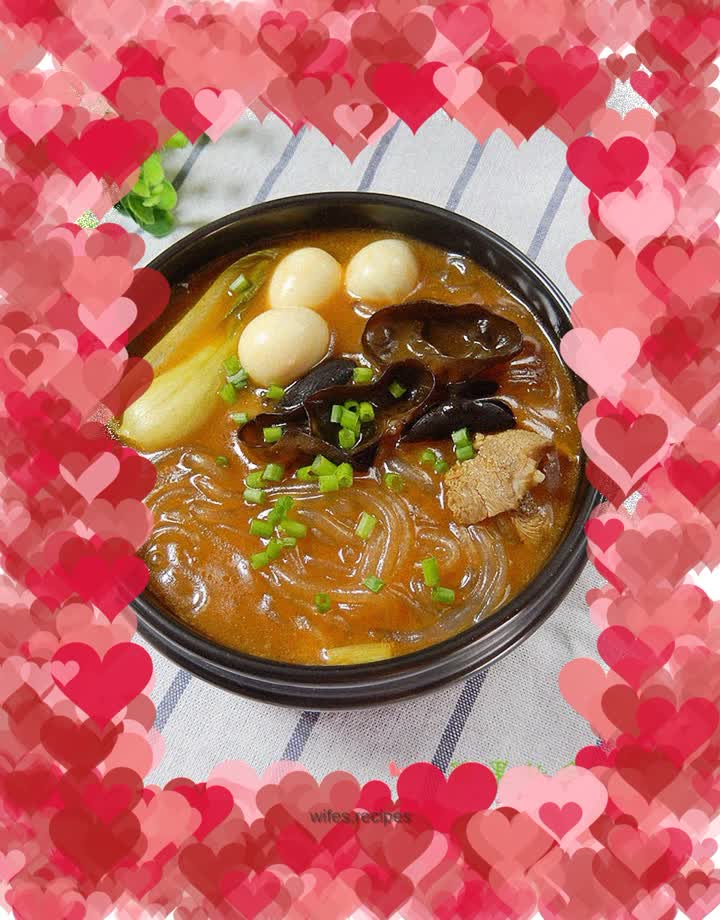 Potato powder with tomato sauce