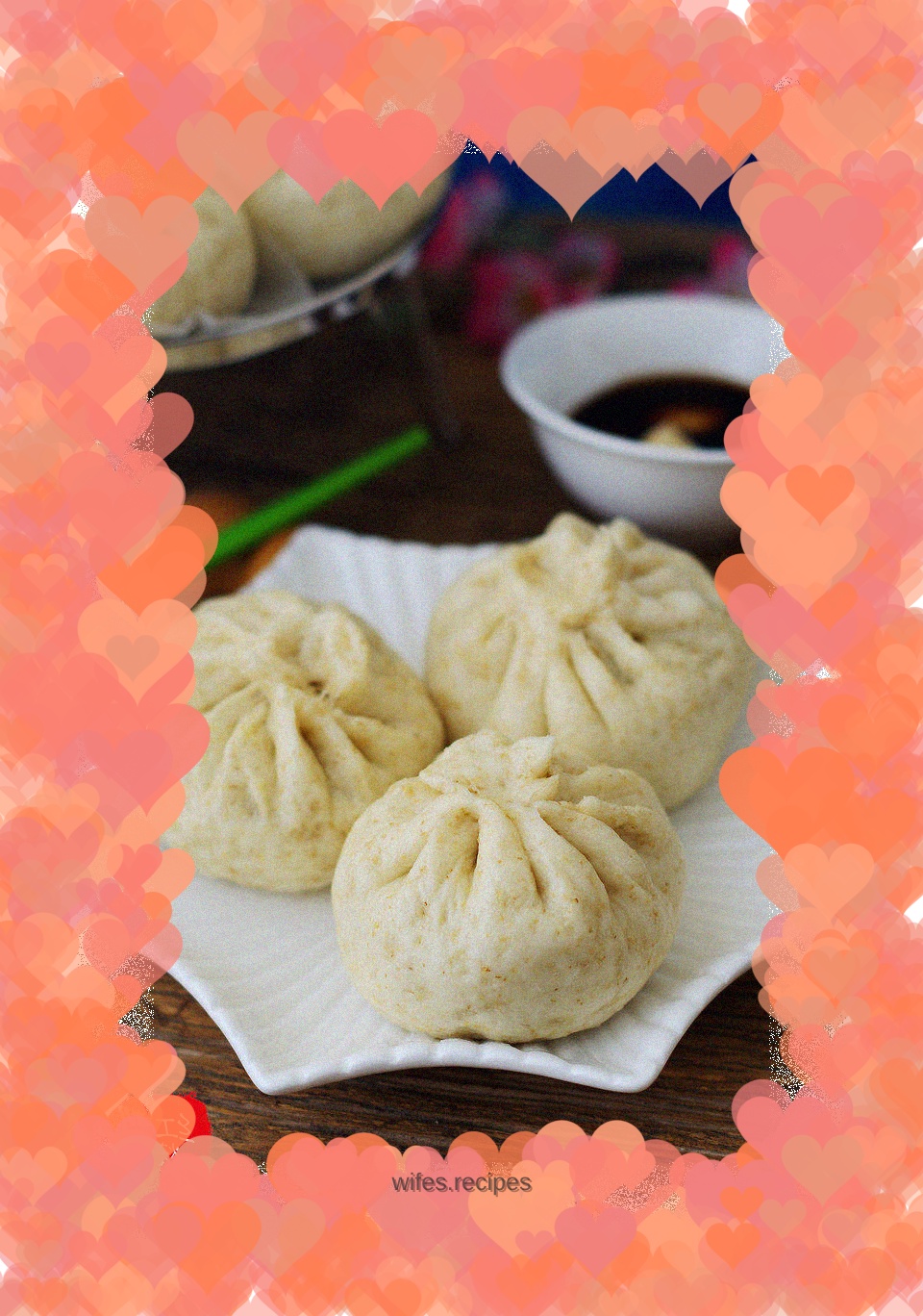Whole-wheat steamed buns stuffed with wild vegetables