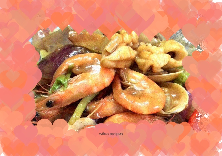 Coconut Curry Seafood Pot