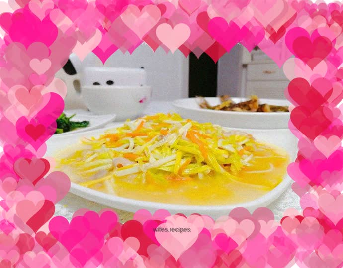 Stir-fried shredded pork with garlic