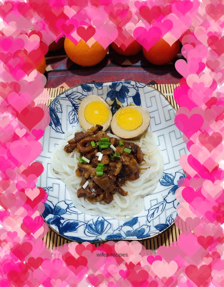 Braised pork mixed with Guilin rice noodles