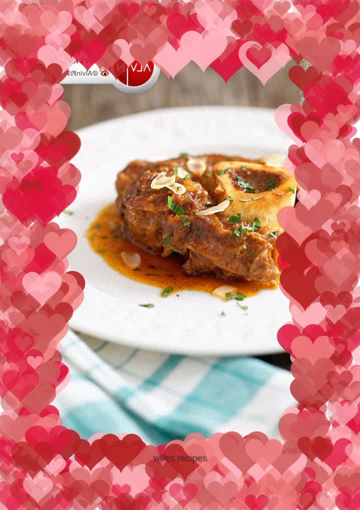 Braised veal knuckle in tomato sauce