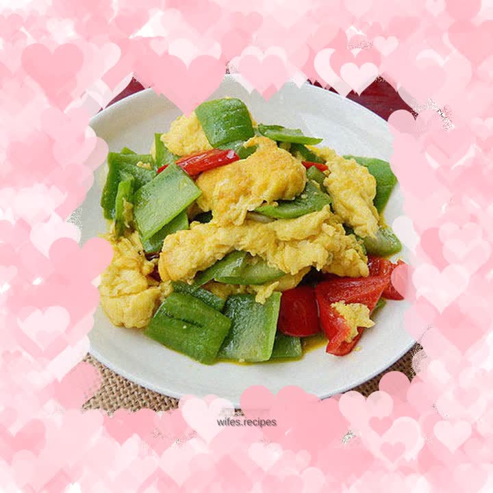 Scrambled eggs with loofah rind