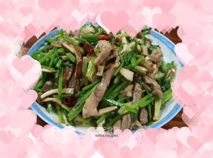 Stir-fried pork tenderloin with dried parsley beans