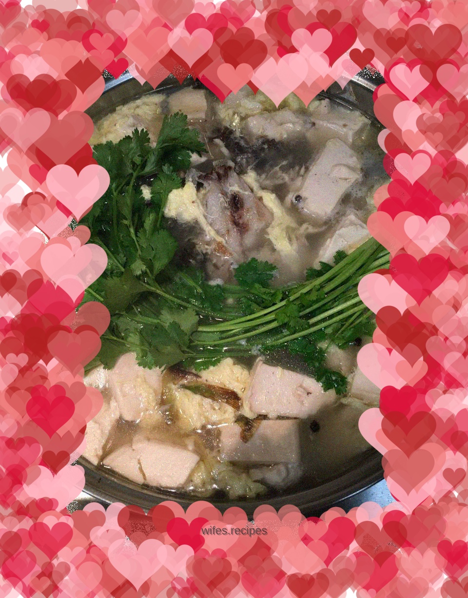 Fragrant crucian carp tofu soup