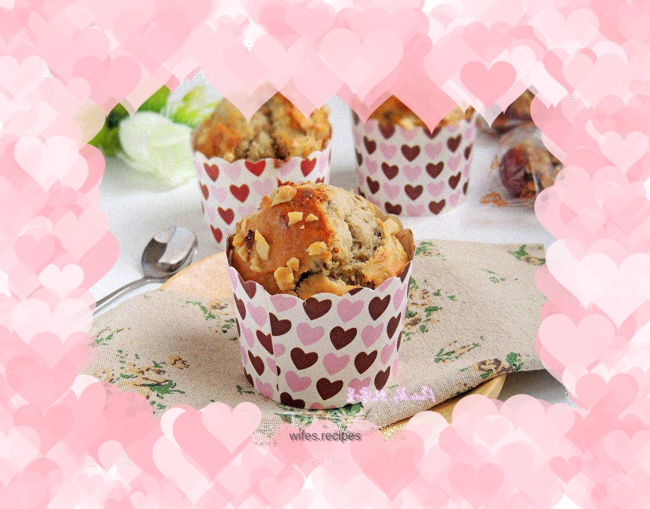 Banana, red dates and walnut muffins